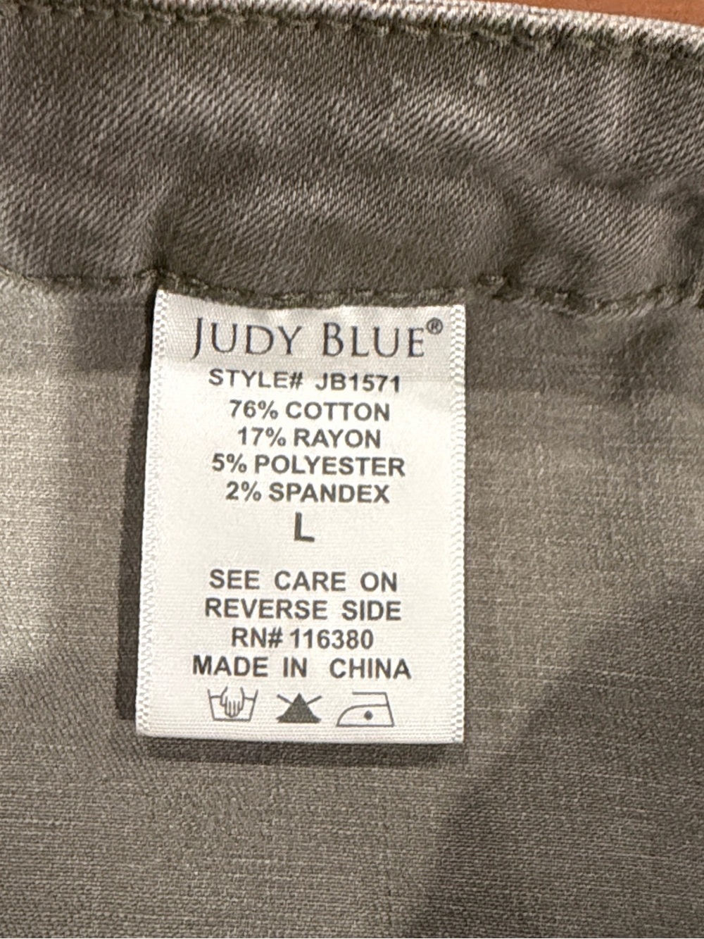 Judy Blue Grayish utility cutoff 3” short size large - Picture 5 of 6